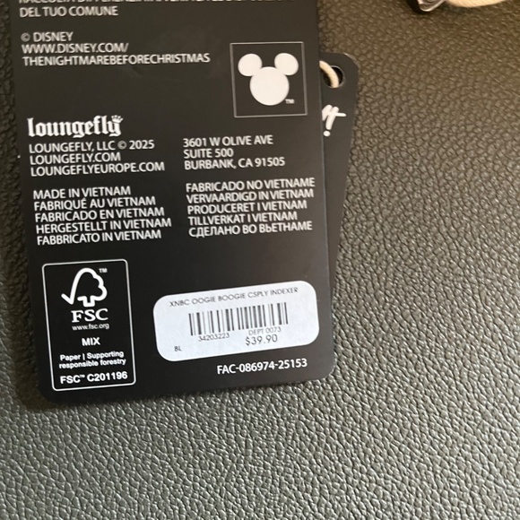 Oogie boogie glow in the dark loungefly wallet - Picture 4 of 4